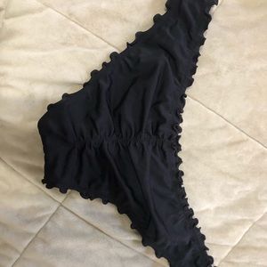 Black ruffled cheeky bikini bottoms